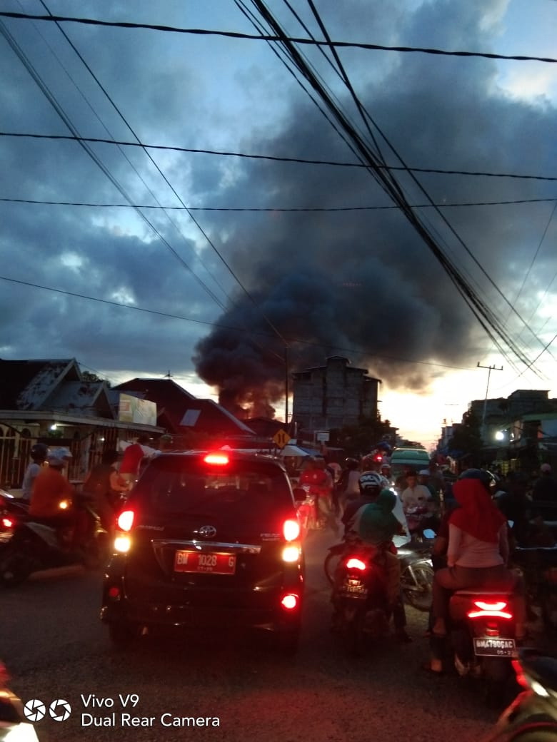 Si Jago Merah Kembali Mengamuk, 6 Rumah Warga Tembilahan Hulu Ludes Terakar